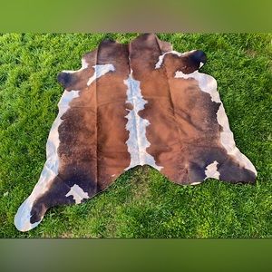 XXL TriColor Brazilian Cowhide 8'3" H x 7x5" W. Authentic